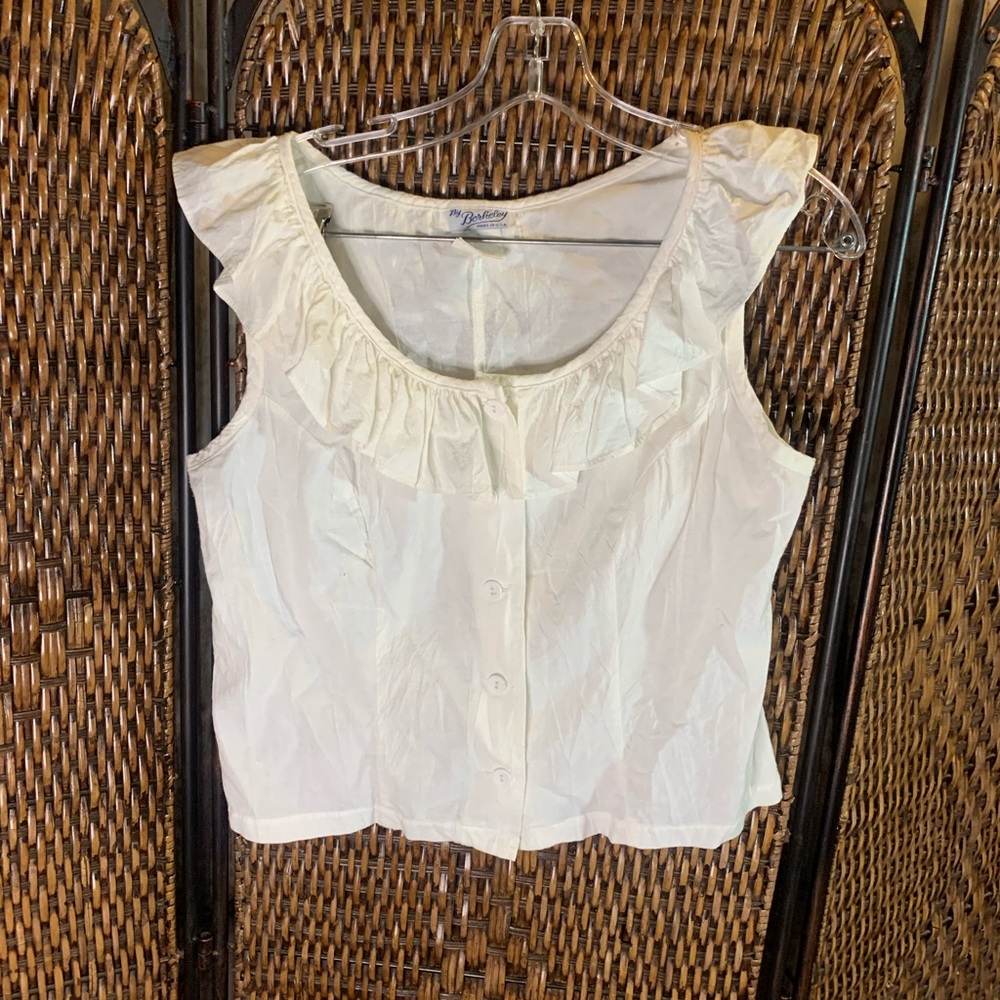🚫SOLD🚫Vintage 100% Cotton Button Ruffle Collar Shirt Size S